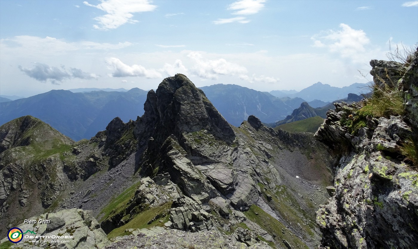 72 Valletto tra cresta di salita dal Monte di Sopra a dx e Trbortoi a sx.JPG -                                